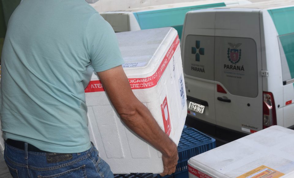 Saúde inicia semana com distribuição de mais 121 mil vacinas contra a Covid-19  -  Curitiba, 10/01/2022