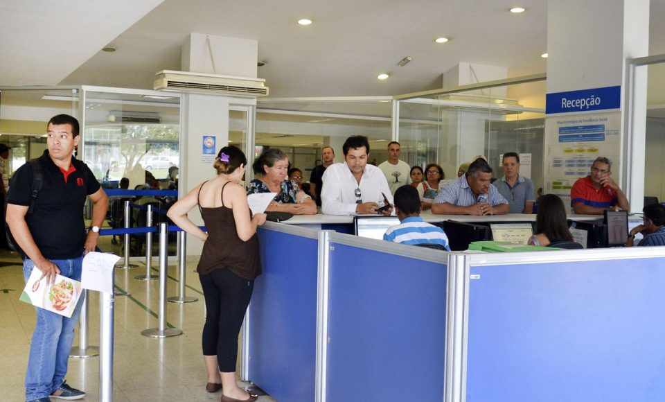 Brasília - Após mais de quatro meses de paralisação, médicos peritos do INSS retornaram hoje (25) ao trabalho com atendimento exclusivo para perícia inicial (Valter Campanato/Agência Brasil)