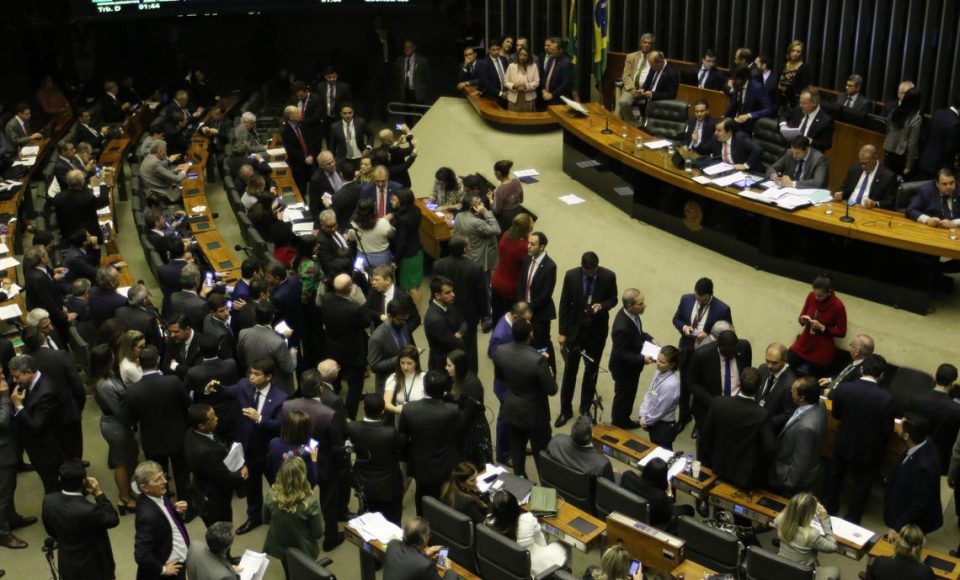 O  presidente da Câmara dos Deputados , Rodrigo Maia, durante sessão para análise de emendas à Reforma no plenário da Câmara dos Deputados
