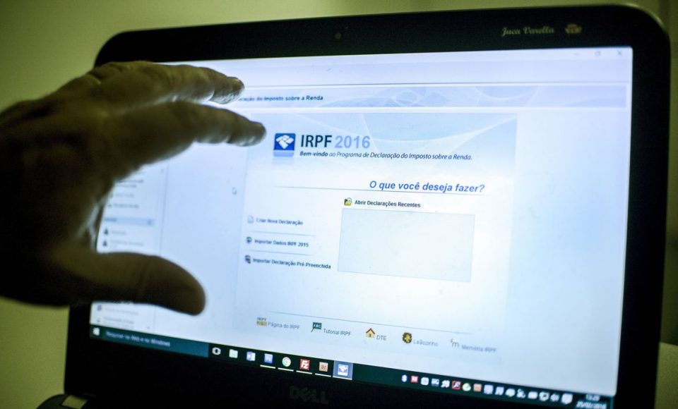 Brasília - Receita Federal libera o programa da Declaração do Imposto de Renda Pessoa Física 2016, ano-base 2015 (Marcelo Camargo/Agência Brasil)