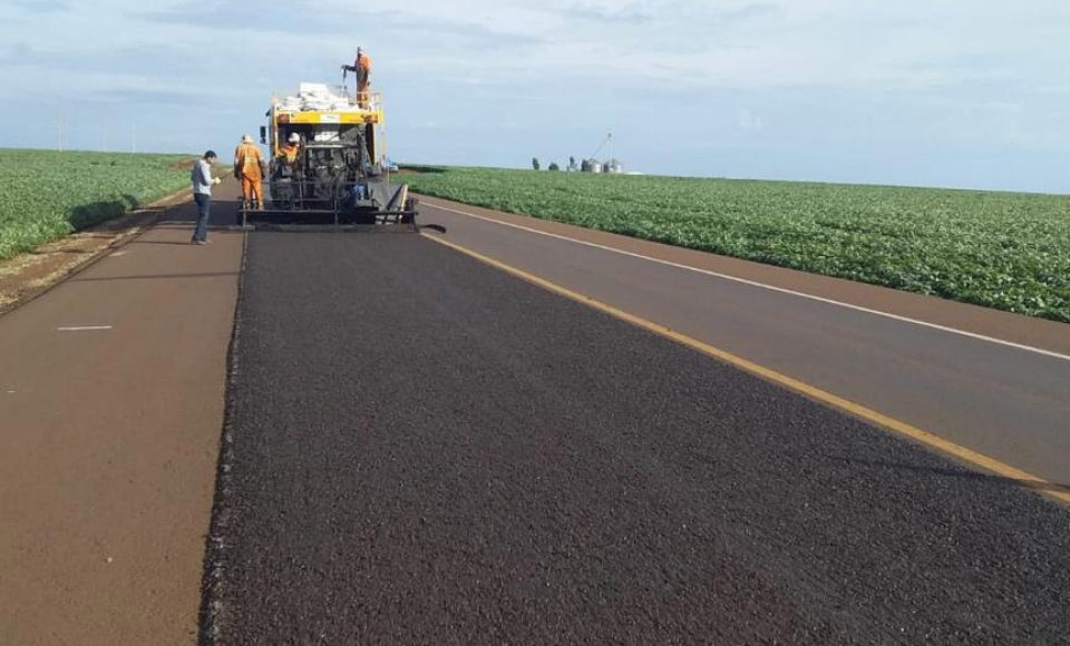 O Departamento de Estradas de Rodagem do Paraná (DER/PR) está concluindo os serviços de melhorias no pavimento da rodovia PRC-487, no trecho de Campo Mourão até a ponte do Rio Muquilão, no centro oeste paranaense.  -  Curitiba, 13/02/2020  -  Foto: Divulgação DER