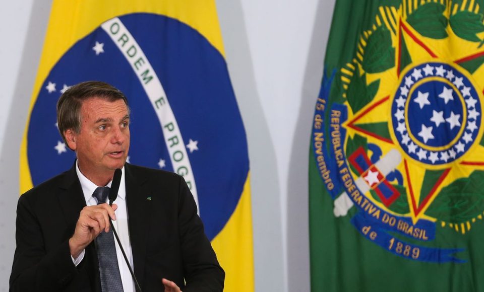 O presidente Jair Bolsonaro participa da solenidade de assinatura dos decretos do Auxílio Gás e do Programa Alimenta Brasil,  no Palácio do Planalto