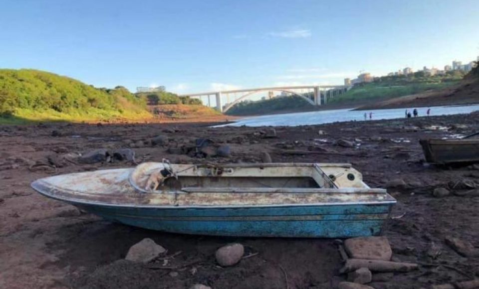 Paisagem está diferente no Rio Paraná, em Foz do Iguaçu (PR)/Portal Catve.com / Divulgação