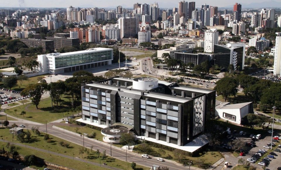 Palácio das Araucárias e Palácio Iguaçú.
Foto: Arnaldo Alves / AENotícias.
Curitiba, 07-07-2011.