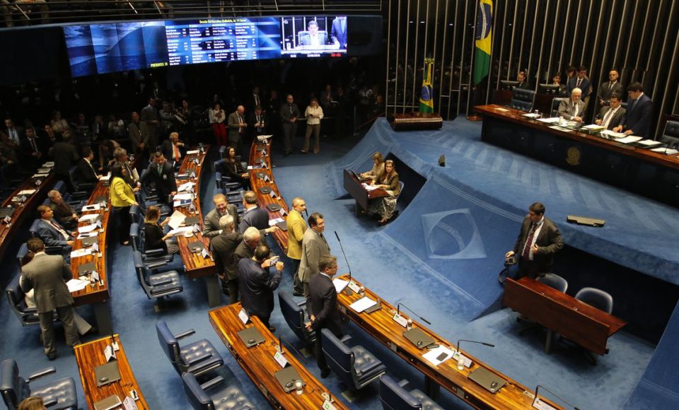 Plenário do Senado aprova MP que autoriza a participação de até 100% de capital estrangeiro em companhias aéreas brasileiras..