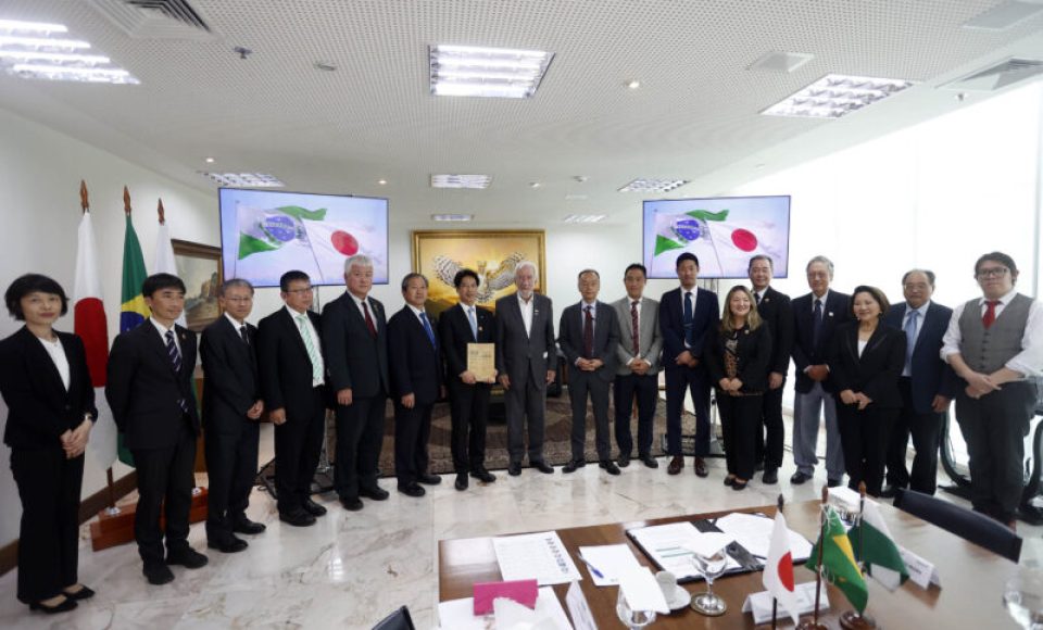 Governador em exercício do Paraná, Darci Piana, recebeu no Palácio Iguaçu a comitiva do Japão representada pelo prefeito de Kakogawa Yasuhiro Okada e o consul geral Keji Hamada