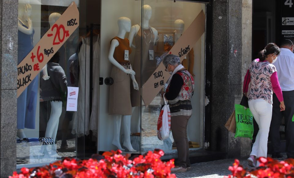 Comercio - compras  - Foto: Geraldo Bubniak/AEN