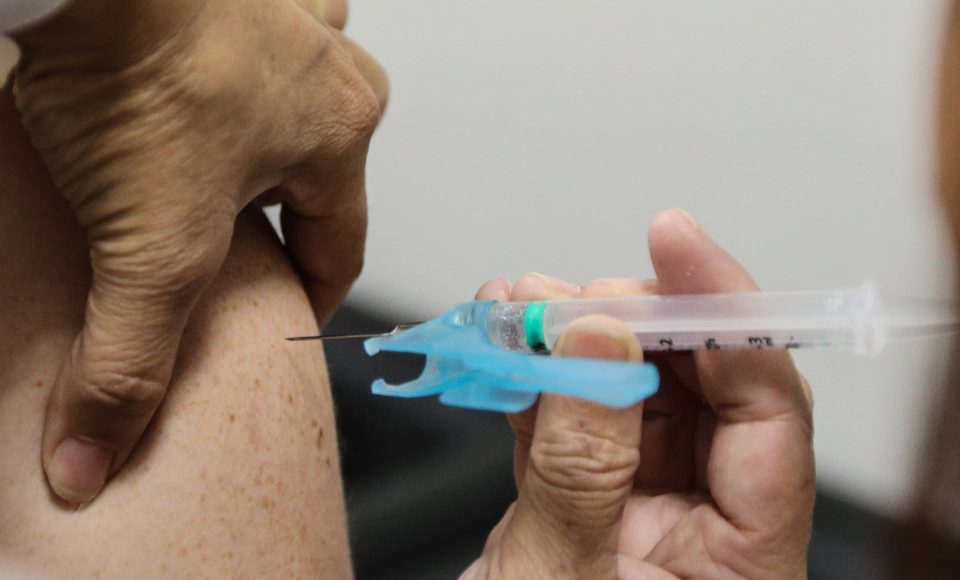 Paraná divulga números da gripe e reforça a prevenção. A vacinação contra a gripe terminou em 31 de maio  para o público-alvo da campanha. O saldo de doses está disponível para toda a população a partir de 03/06. A secretaria estadual segue orientação do Ministério da Saúde de atingir 90% de cobertura vacinal.
   Curitiba, 06/06/2019 -  Foto: Gilson Abreu/ANPr