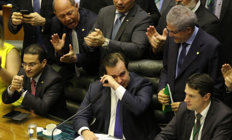 O presidente da Câmara, Rodrigo Maia, durante comemoração da aprovação do  texto-base da reforma da Previdência na Câmara dos Deputados