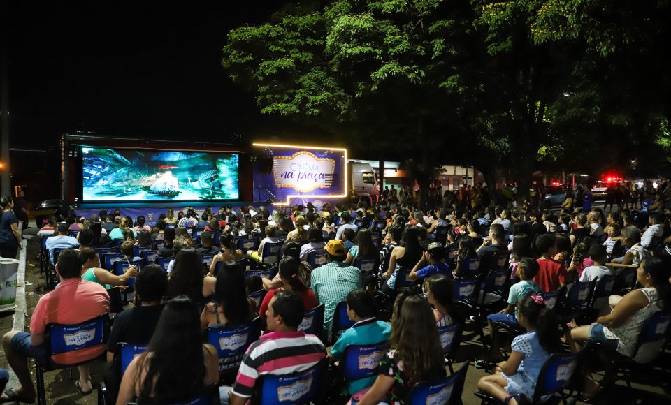 Cinema na Praça -