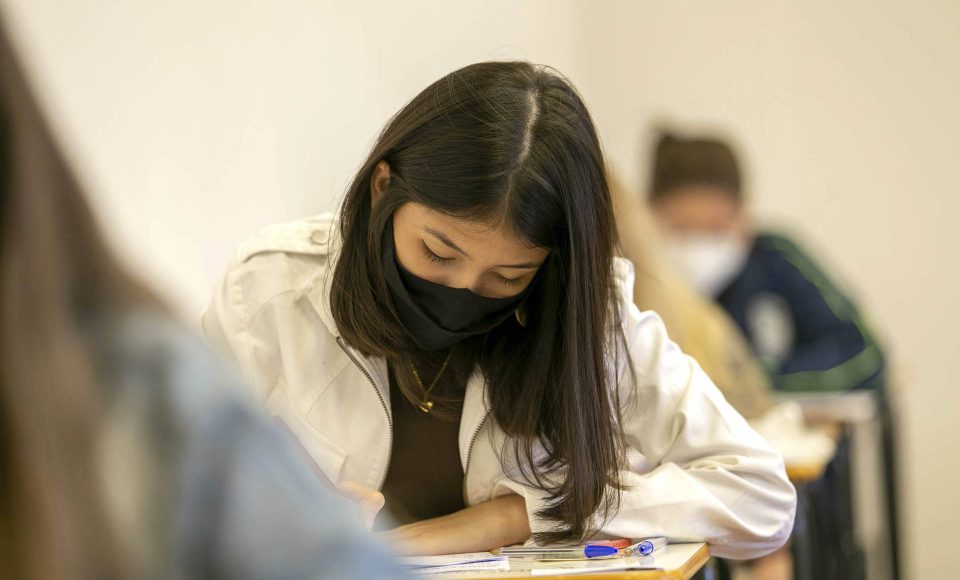 Processos seletivos oferecem oportunidade de estudar na UEM, uma das
melhores universidades da América Latina  -  Foto: UEM
