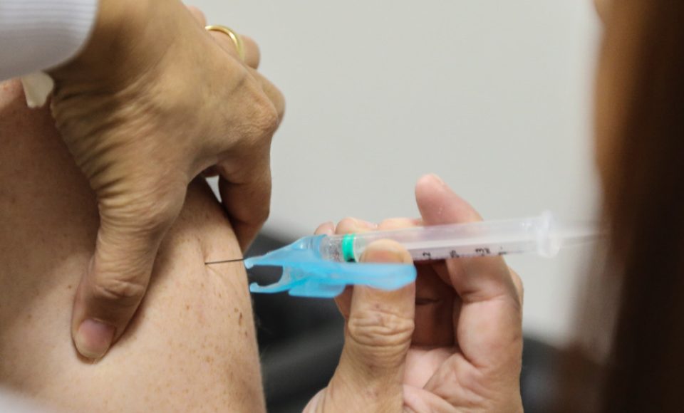 Paraná divulga números da gripe e reforça a prevenção. A vacinação contra a gripe terminou em 31 de maio  para o público-alvo da campanha. O saldo de doses está disponível para toda a população a partir de 03/06. A secretaria estadual segue orientação do Ministério da Saúde de atingir 90% de cobertura vacinal.
   Curitiba, 06/06/2019 -  Foto: Gilson Abreu/ANPr