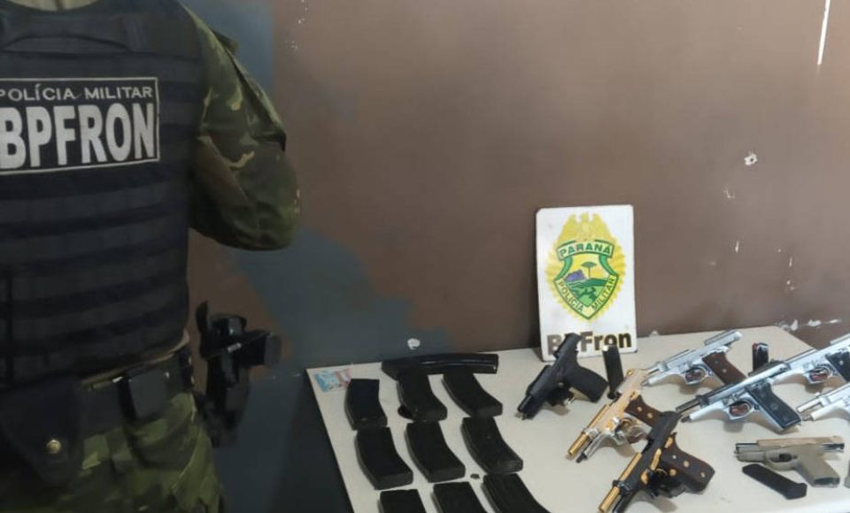 Oito pistolas e 22 carregadores são apreendidos pelo BPFron em ônibus de viagem no Oeste do estado  -  Curitiba, 06/09/2021  -  Foto: SESP-PR