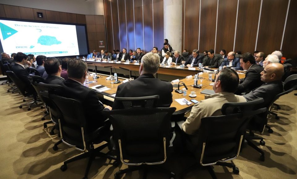 Governador Carlos Massa Ratinho Junior, participa da reunião com seu secretários.
Curitiba, 30-07-19.
Foto: Arnaldo Alves / ANPr.