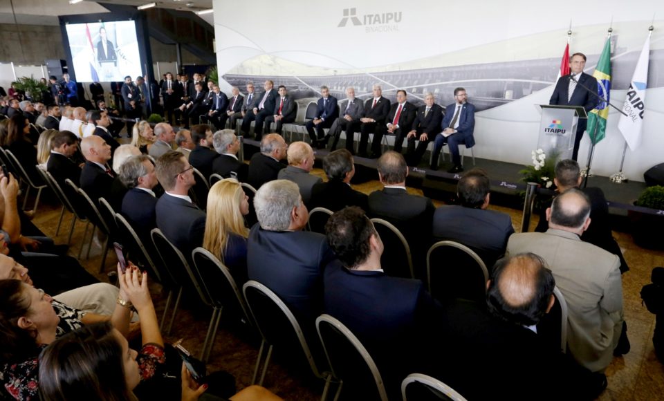 O governador em exercício Darci Piana participou nesta terça-feira (26); da cerimônia de posse do novo diretor-geral brasileiro da Itaipu; general Joaquim Silva e Luna; em Foz do Iguaçu. Presentes na solenidade: Presidente do Brasil; Jair Bolsonaro; presidente do Paraguai; Mario Abdo Benítez; ministros brasileiros de Minas e Energia; almirante Bento Albuquerque e de Relações Exteriores; Ernesto Araújo; entre outros.; -; Foz do Iguaçu; 26/02/2019; -; Foto: Arnaldo Alves/ANPr