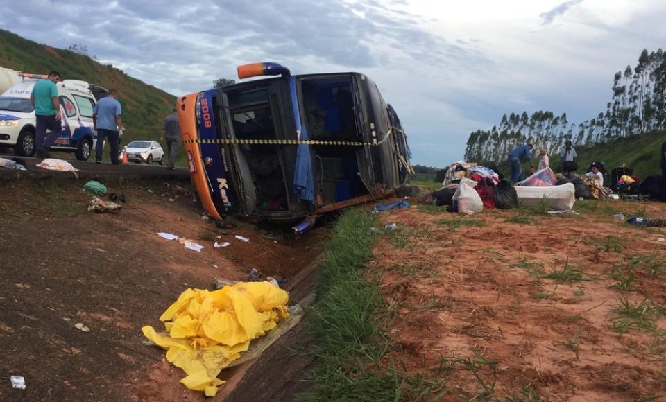 Polícia Rodoviária fez a proteção no local do acideente — Foto: Alisson Negrini/TV TEM