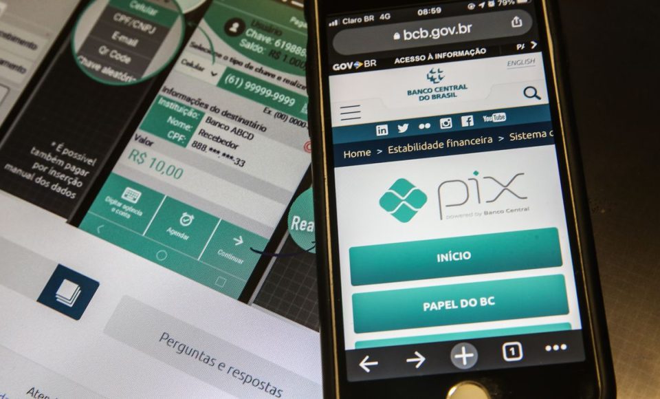 Pix é o pagamento instantâneo brasileiro. O meio de pagamento criado pelo Banco Central (BC) em que os recursos são transferidos entre contas em poucos segundos, a qualquer hora ou dia. É prático, rápido e seguro.