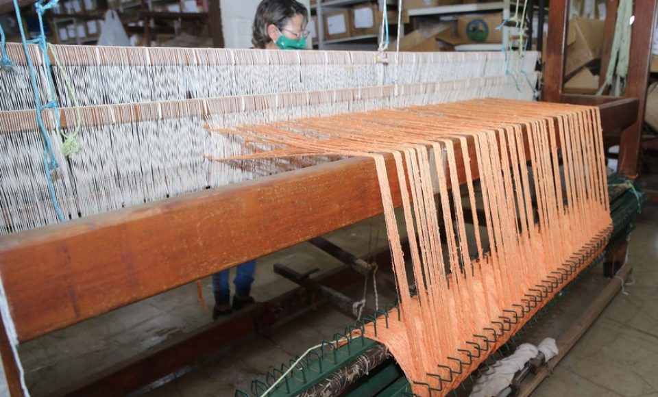 FEITO NO PARANA - Casulo Feliz empresa de Maringa que produz  fio de seda  de forma manual, aproveitando os casulos impróprios para a indústria e também reciclando os subprodutos dessa mesma matéria-prima.
07/10/2020 - Foto: Geraldo Bubniak/AEN