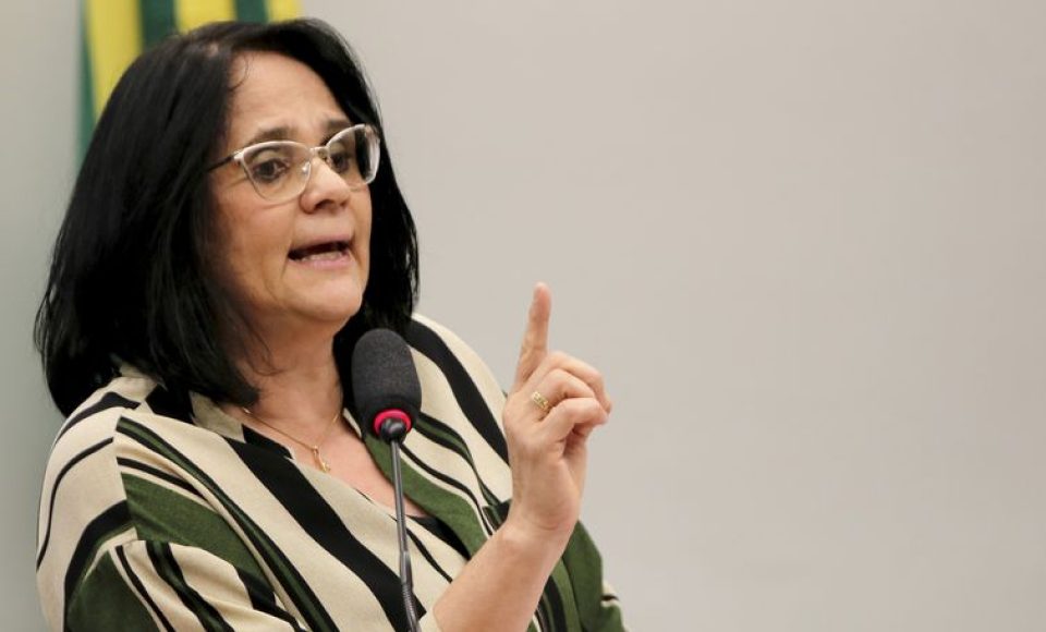 A ministra da Mulher, Família e Direitos Humanos, Damares Alves, participa de audiência pública na Comissão de Defesa dos Direitos da Mulher da Câmara.