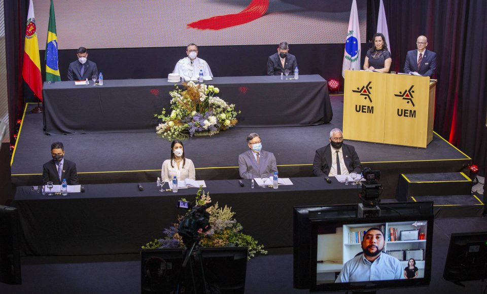 UEM ultrapassa marca de 77 mil profissionais formados em graduações. Número foi atingido com realização da cerimônia de colação de grau dos graduados de 2020 dos câmpus regionais
 -  Maringá, 26/07/2021  -  Foto: UEM