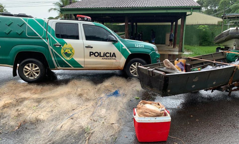Polícia Ambiental prende seis e aplica R$ 11 mil em multas ao constatar pesca ilegal no Lago Itaipu, no Oeste do estado -