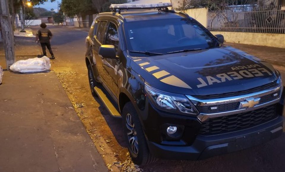 Polícia cumpre mandados em Ibiporã e Guaíra — Foto: PF