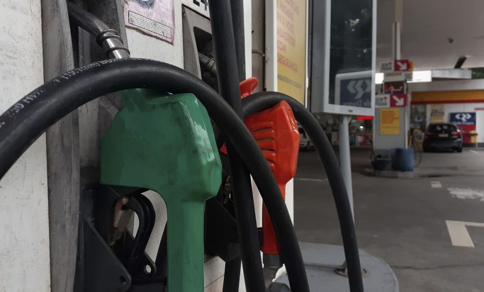Petrobras reajusta em 12% o preço da gasolina nas refinarias a partir desta quinta-feira