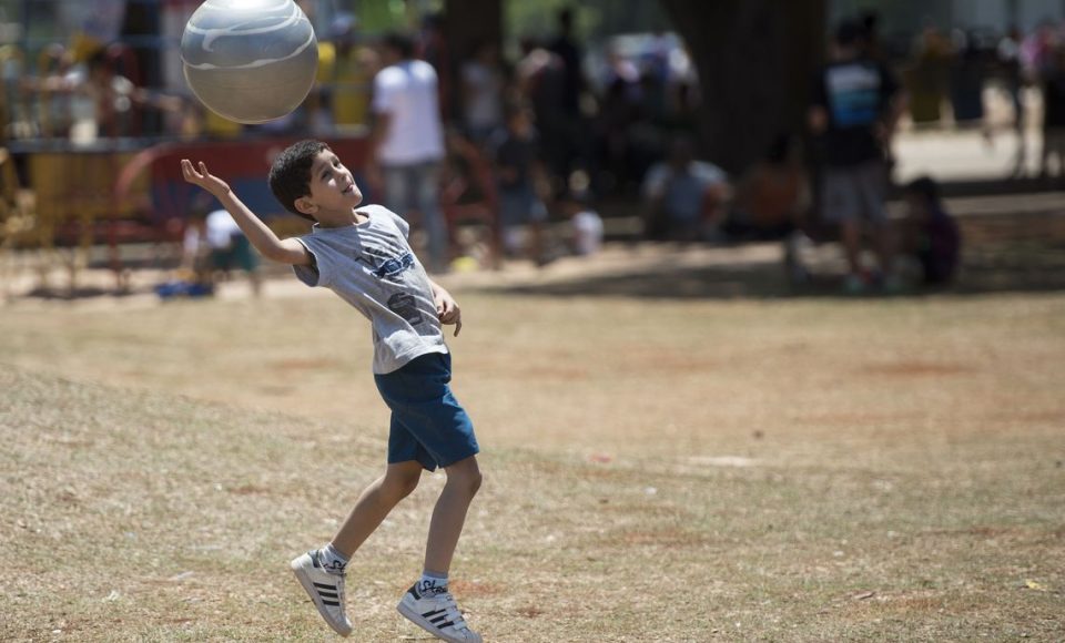 Famílias aproveitam o Dia das Crianças no Parque da Cidade (Foto: Marcelo Camargo/Agência Brasil)