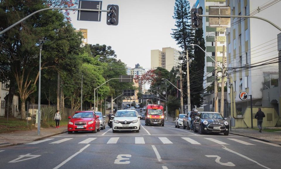 Movimentacao de transito no centro de Curitiba - IPVA - Foto: Geraldo Bubniak./AEN