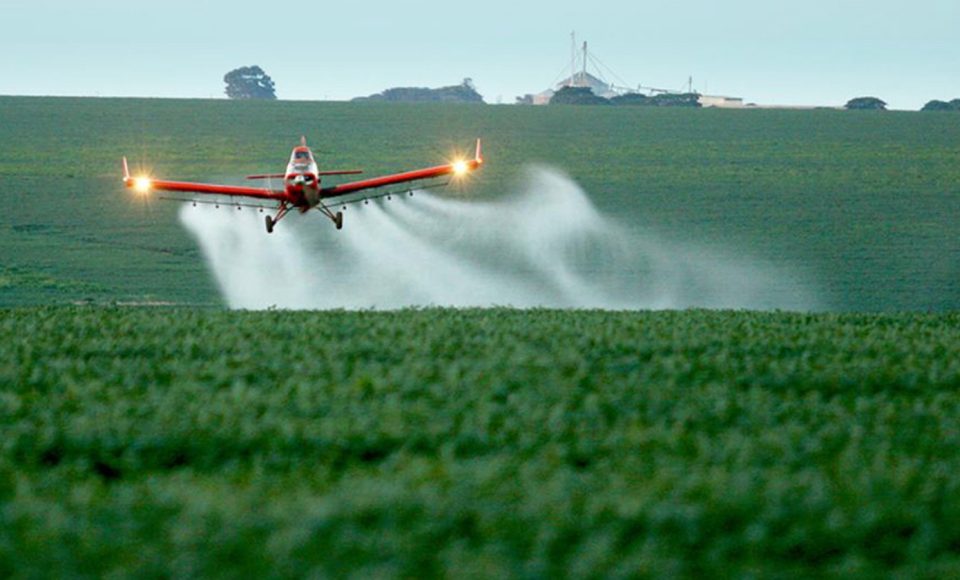 No ano passado, foram registrados 450 agrotóxicos — Foto: Agência Brasil