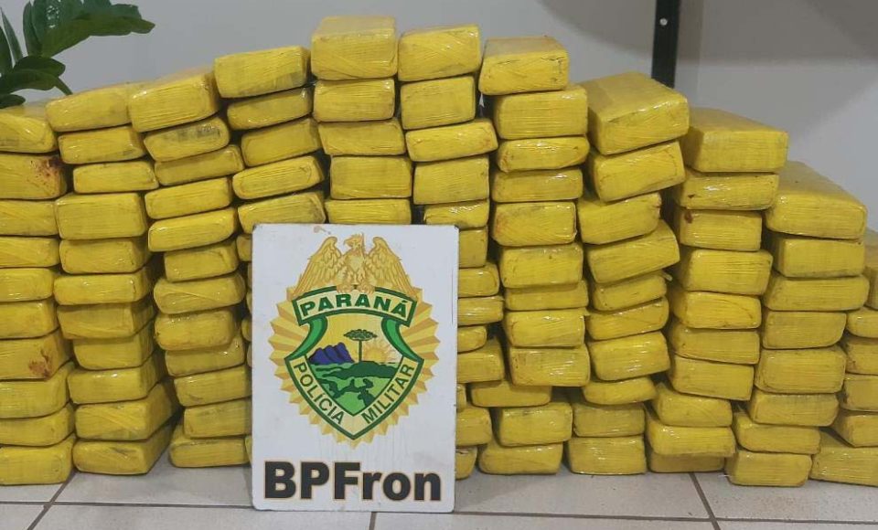 BPFRON apreende carro carregado com mais de 100 quilos de maconha em Itaipulândia (PR) - Itaipulência, 22/02/2022