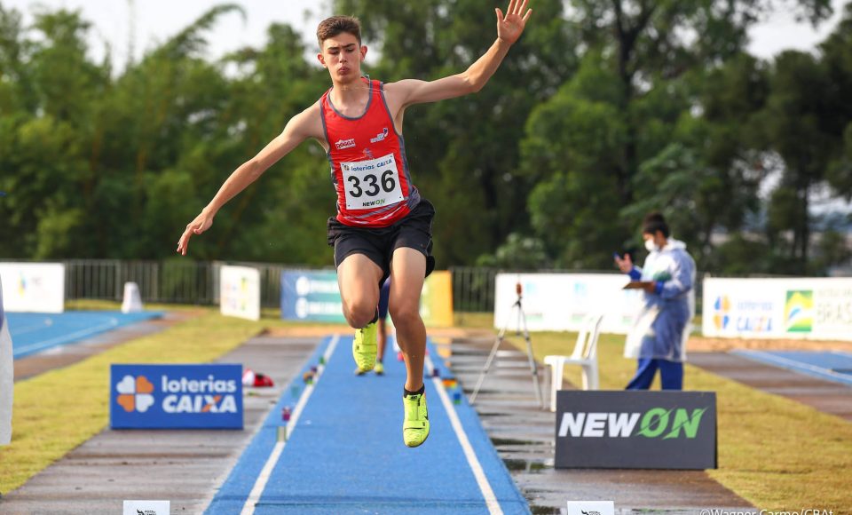 Seis ouros, seis pratas e cincos bronzes esses foram os resultados dos atletas do Paraná no Campeonato Brasileiro Loterias Caixa Sub-16 de Atletismo que ocorreu no último final de semana no Centro Nacional de Treinamento em Atletismo de Cascavel. O evento tem apoio do Governo do Paraná, por meio da Superintendência do Esporte, da Federação de Atletismo do Paraná (FAP) e da Prefeitura de Cascavel.-  Curitiba, 05/10/2021 - Foto: WAGNER CARMO/CBAT