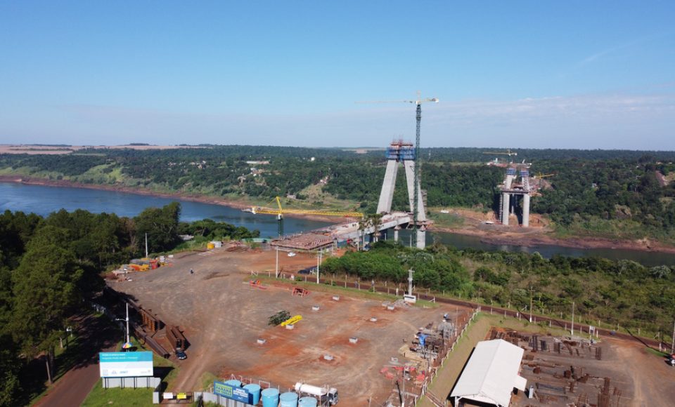 Andamento das obras na  Ponte da Integração Brasil - Paraguai, entre Foz do Iguaçu e Presidente Franco .
08/04/2021 - Foto: Geraldo Bubniak/AEN