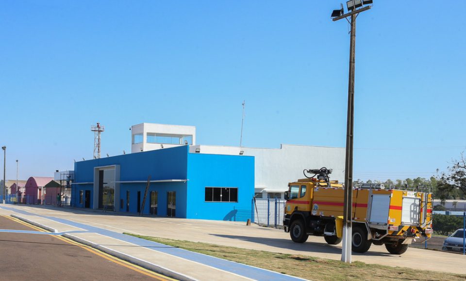 O projeto de estruturação do Aeroporto Orlando de Carvalho busca a Certificação Operacional do aeródromo junto à Agência Nacional de Aviação Civil (Anac) para receber voos regulares. As obras 
 incluem recapeamento e ampliação da pista,  ampliação do pátio de estacionamento de aeronaves; adequação e ampliação do terminal de embarque e desembarque de passageiros; ainda a construção de instalações para o Corpo de Bombeiros.   05/08/2020 -  Foto: Geraldo Bubniak/AEN