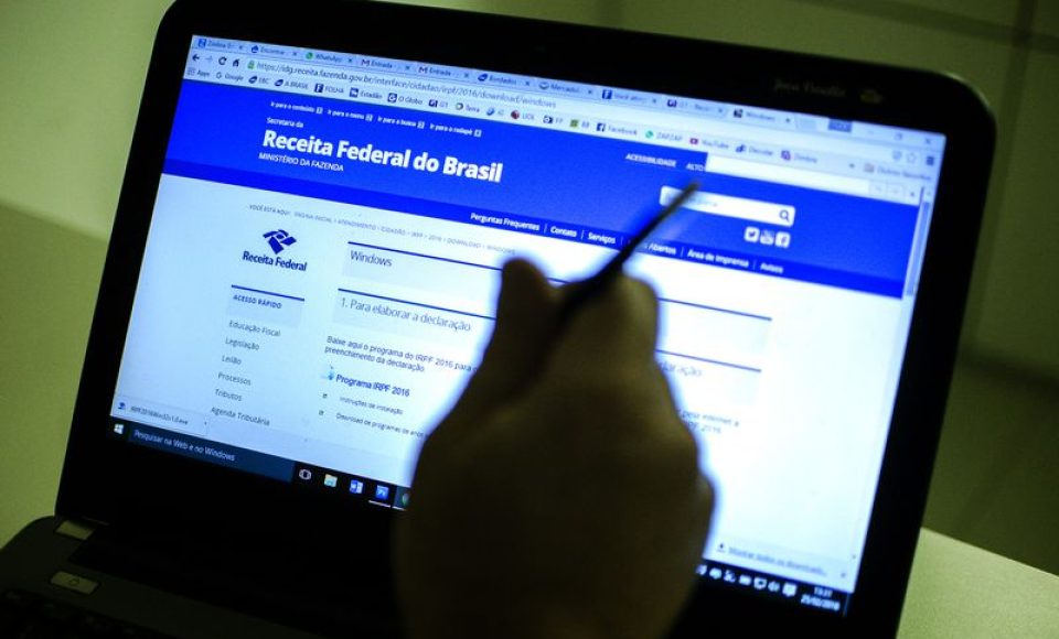 Brasília - Receita Federal libera o programa da Declaração do Imposto de Renda Pessoa Física 2016, ano-base 2015 (Marcelo Camargo/Agência Brasil)