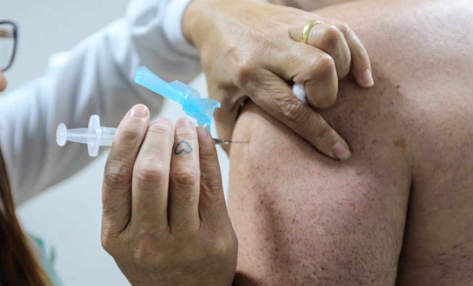 Paraná divulga números da gripe e reforça a prevenção. A vacinação contra a gripe terminou em 31 de maio  para o público-alvo da campanha. O saldo de doses está disponível para toda a população a partir de 03/06. A secretaria estadual segue orientação do Ministério da Saúde de atingir 90% de cobertura vacinal.
   Curitiba, 06/06/2019 -  Foto: Geraldo Bubniak/ANPr