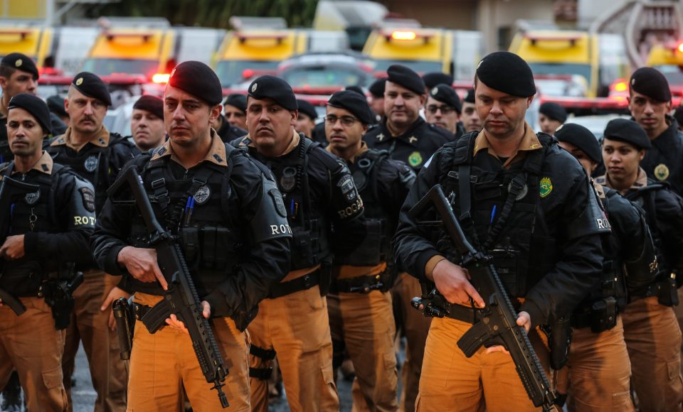 A Polícia Militar do Paraná (PM-PR) iniciou uma mega-operação (Operação 100) em Curitiba  e Região Metropolitana nesta sexta-feira (2). São 165 viaturas, 550 policiais militares de todos os batalhões espalhados pelos municípios com auxílio de motocicletas, cães, cavalos e helicóptero.  Curitiba, 02/08/2019 -  Foto: Geraldo Bubniak/ANPr