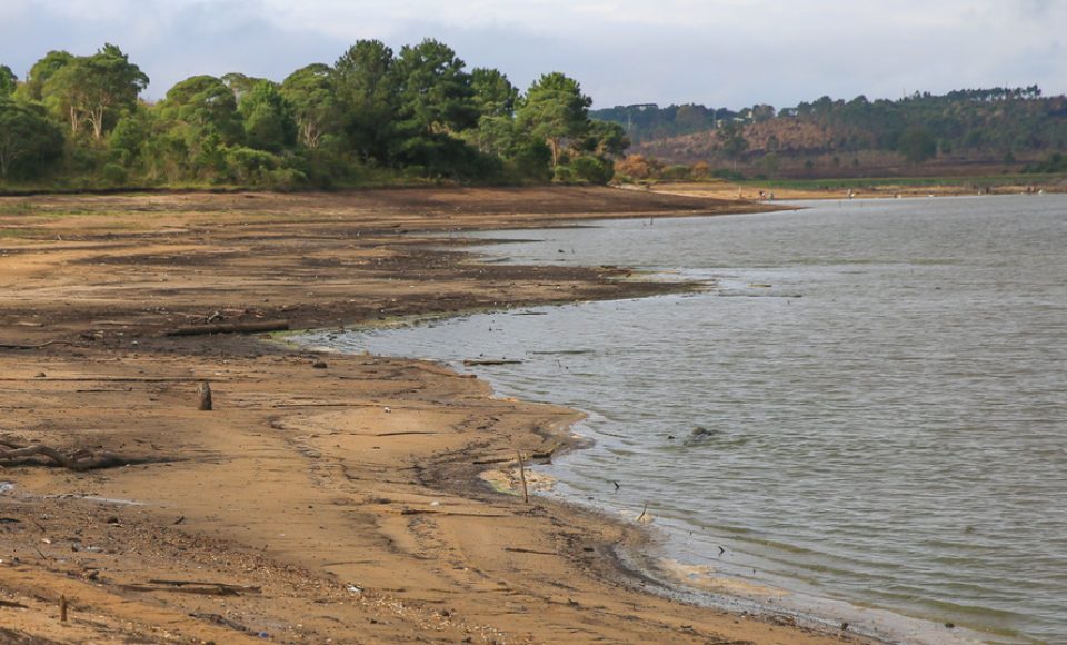 Barragem do Iraí - Construída entre os Municípios de Pinhais e Piraquara, Paraná, a barragem do Rio Iraí destina-se ao abastecimento de água da região metropolitana de Curitiba. 07/04/2020 -  Foto: Geraldo Bubniak/AEN
