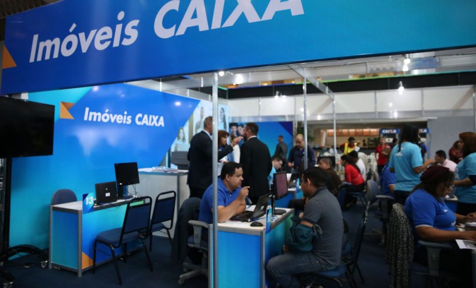 Feirão da Casa Própria da Caixa, em Brasília. O feirão ocorre até domingo (27) nas cidades de Brasília, Belém, Campinas, São Paulo, Curitiba, Florianópolis, Fortaleza e Recife.