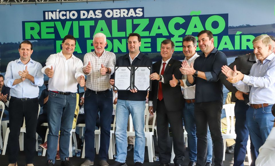 Governador Carlos Massa Ratinho Junior  assina ordem de serviço que dá início à revitalização da ponte Ayrton Senna, em Guaíra, na região Oeste - Guaíra, 27/05/2022 - Foto: José Fernando Ogura/AEN