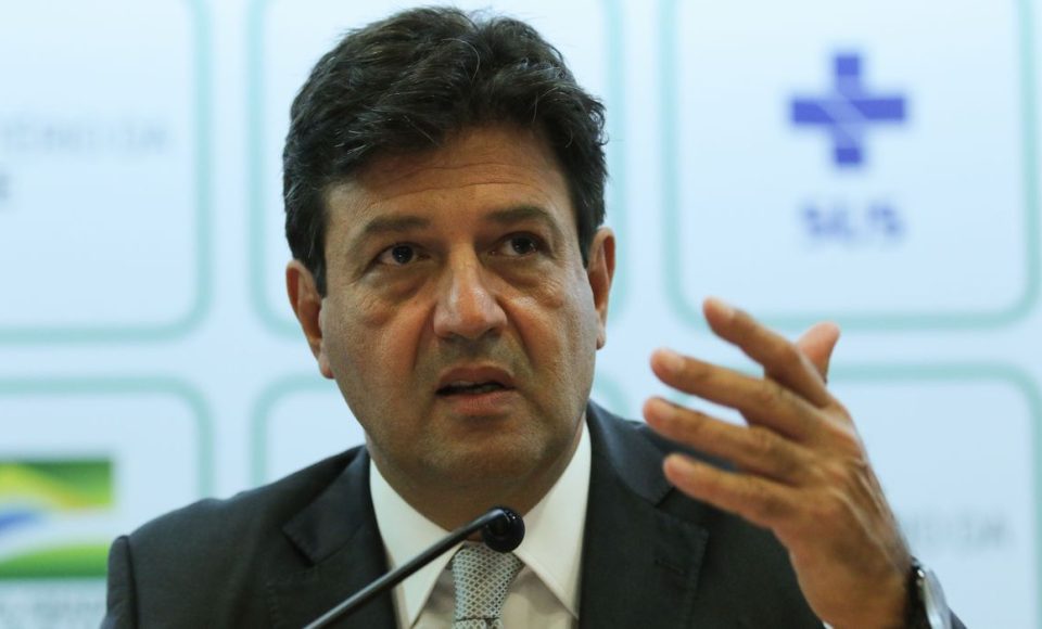 O Ministro da Saúde, Luiz Henrique Mandetta, divulga dados atualizados sobre novo coronavírus no país