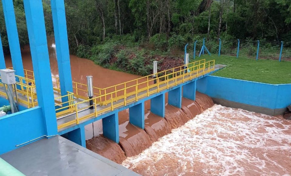Captação do Rio São José, em Cascavel, que teve chuvas em torno de 200 mm no fim de semana  -  Curitiba, 04/10/2021  -  Foto: Sanepar