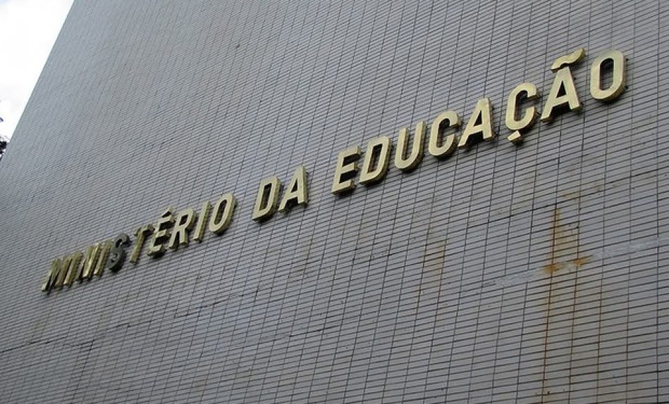 7624195405e83468614d233.04212085