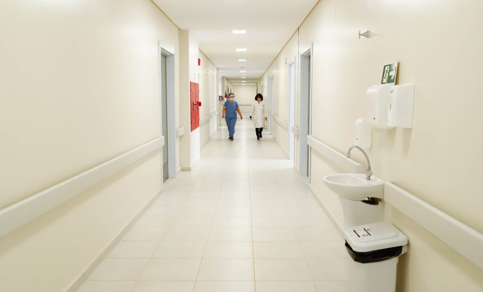 Abril registrou o menor número de mortes por Covid em dois anos no Paraná -
