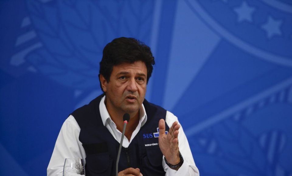 O ministro da Saúde, Luiz Henrique Mandetta; participa de coletiva de imprensa no Palácio do Planalto