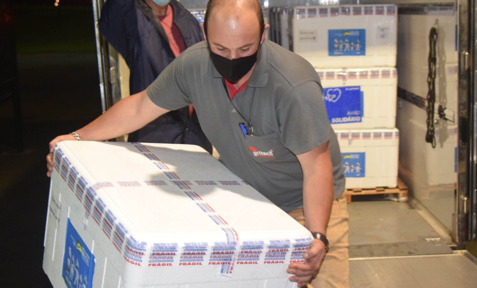 Vacinas pediátricas chegam ao Paraná e serão distribuídas nesta quarta-feira - Curitiba, 26/01/2022