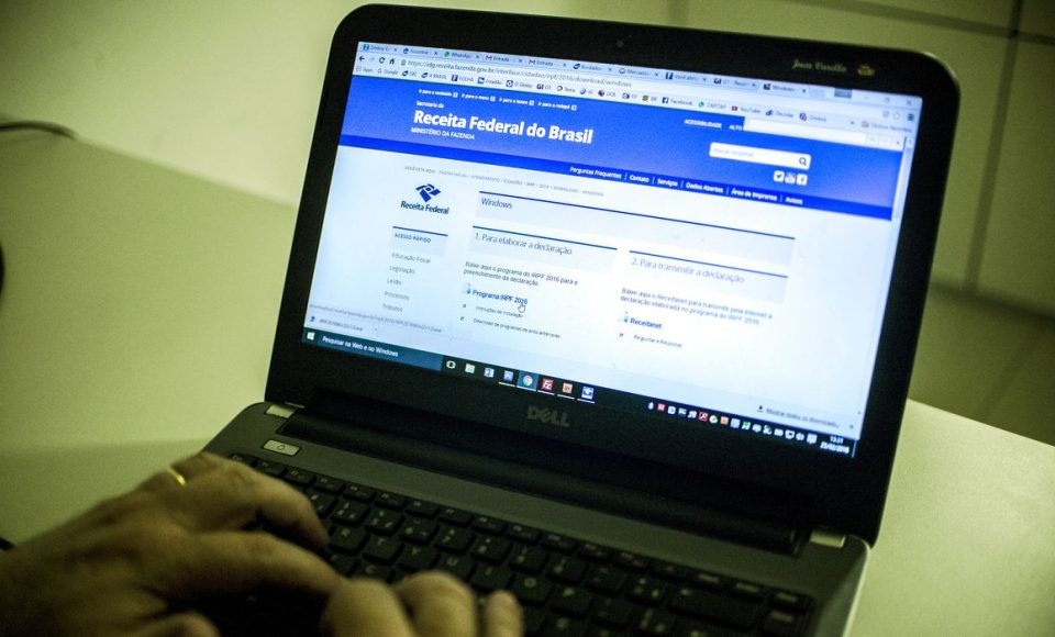 Brasília - Receita Federal libera o programa da Declaração do Imposto de Renda Pessoa Física 2016, ano-base 2015 (Marcelo Camargo/Agência Brasil)