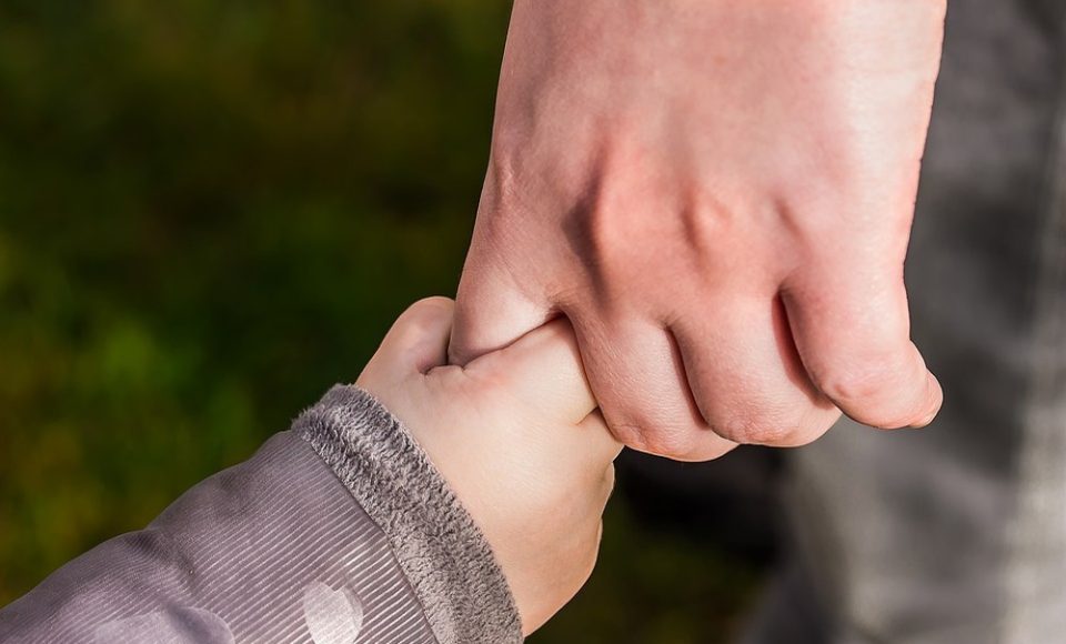 Mãe consegue redução de jornada de trabalho para cuidar de filho autista no Paraná — Foto: Pixabay