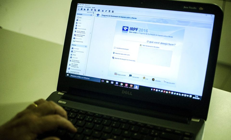 Brasília - Receita Federal libera o programa da Declaração do Imposto de Renda Pessoa Física 2016, ano-base 2015 (Marcelo Camargo/Agência Brasil)