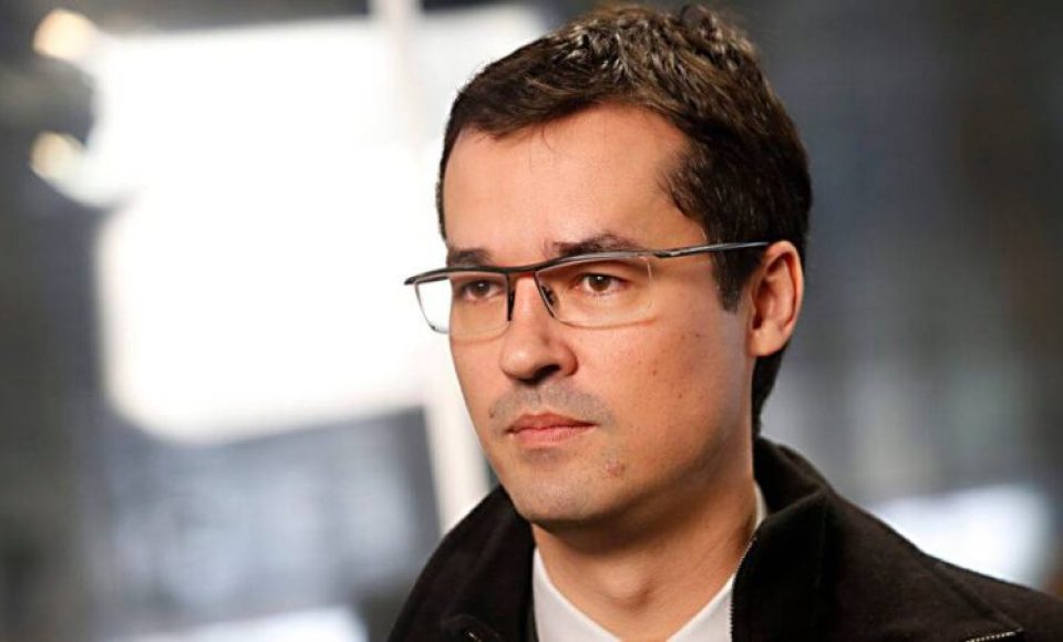 Procurador Deltan Dallagnol, chefe da força-tarefa da Lava Jato em Curitiba, durante entrevista no estúdio do jornal Gazeta do Povo